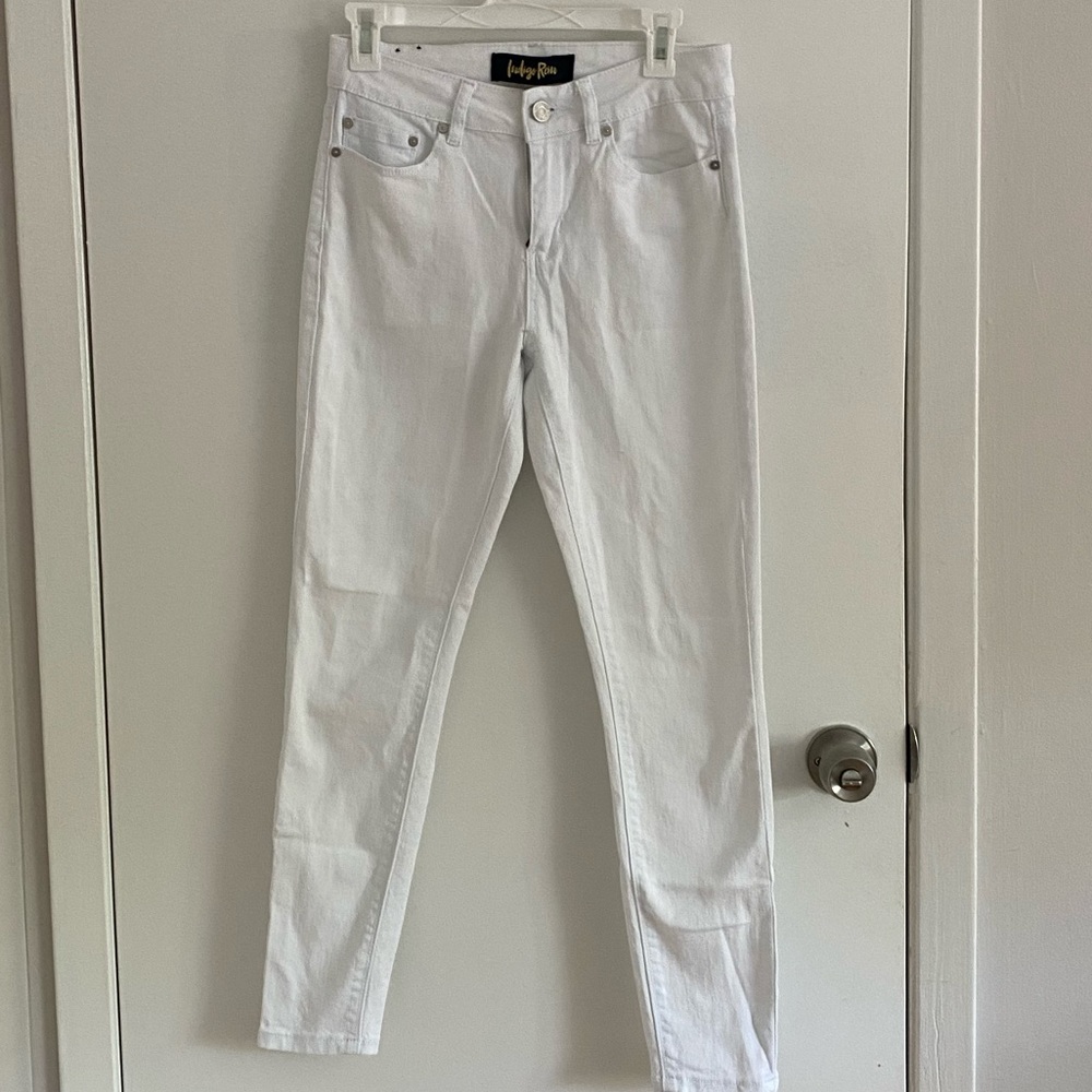 White skinny jeans